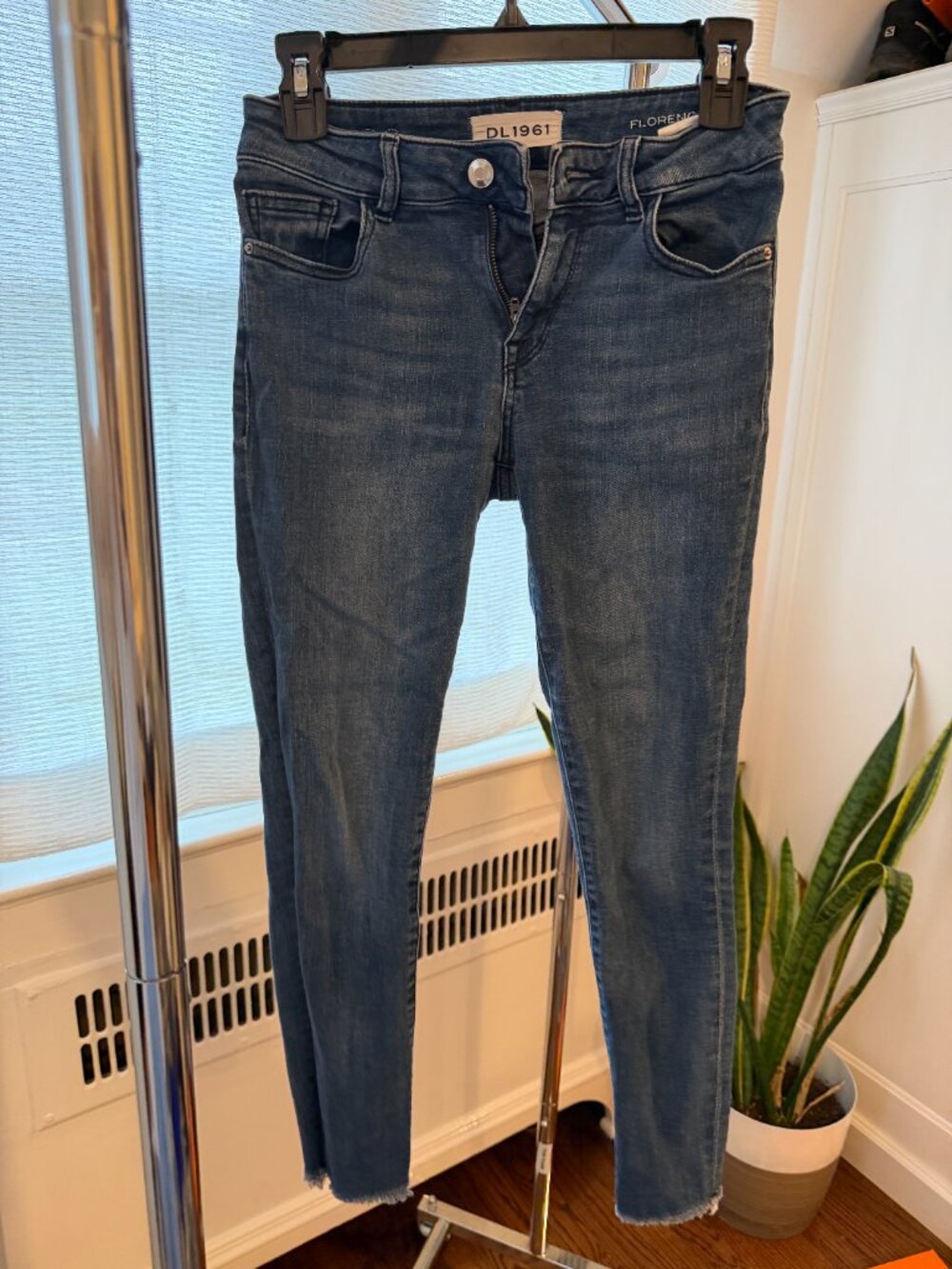 DL1961 Florence Instasculpt Cropped Skinny Jeans Medium Wash Raw Hem 25